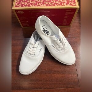 Womens 8.5 Vans Authentic Low Pro Canvas White Low Top Shoe Sneaker New HALF BOX